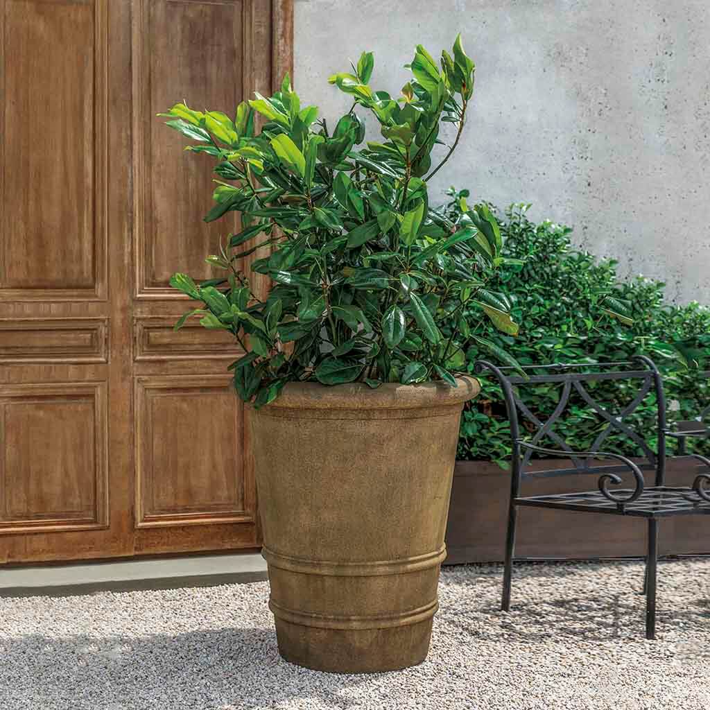P856-urbino-planter-xlg-cast-