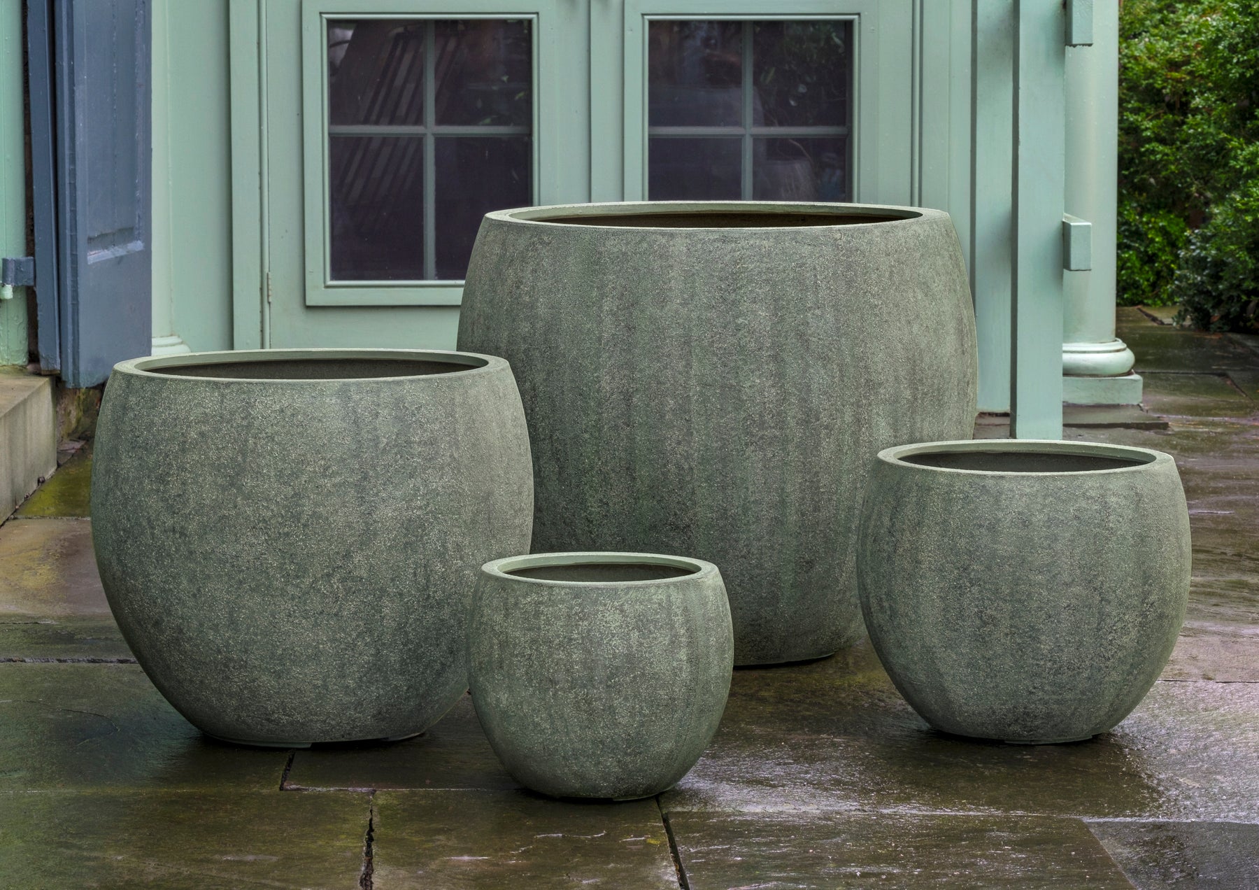 large lightweight planter pots Campania International York Planter