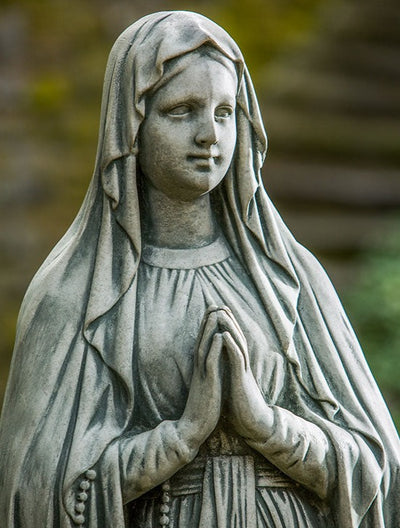 Close up of top of praying madonna