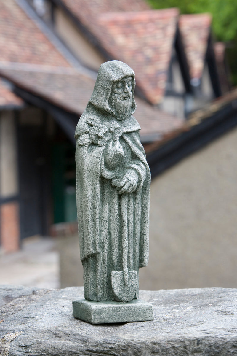 Small Saint Fiacre holding a shovel